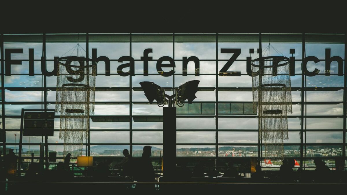 people inside Flughafen Zurich building