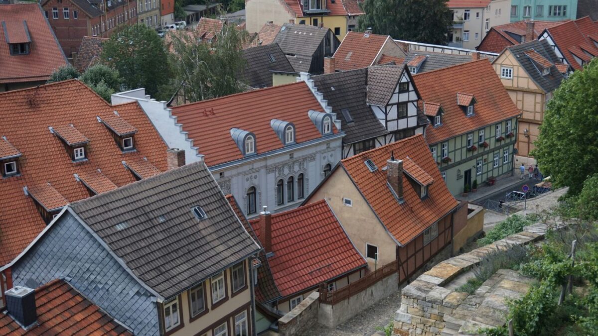 a group of buildings that are next to each other