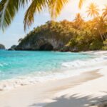 Playa del Carmen Strand mit Palmen und türkisfarbenem Wasser.